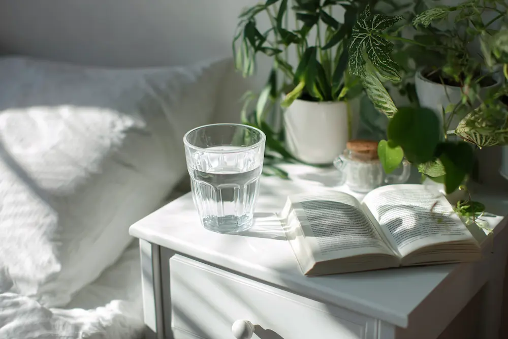 Morning mineral water ritual for better men's health