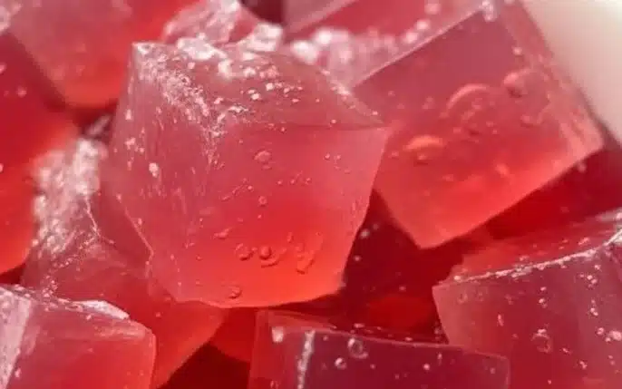 Dr. Jennifer Ashton demonstrating her gelatin trick for health benefits.